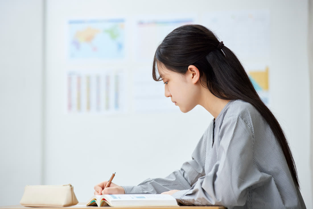 塾で学ぶ生徒